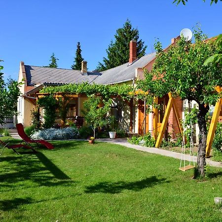 Nohab Apartman Badacsonytördemic Exterior foto